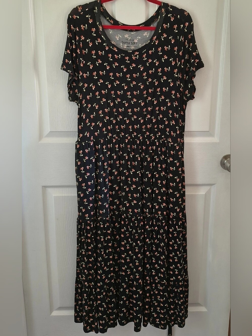 Torrid Super Soft Black Floral Tiered Maxi Dress, Size 1 /1X - Pockets!